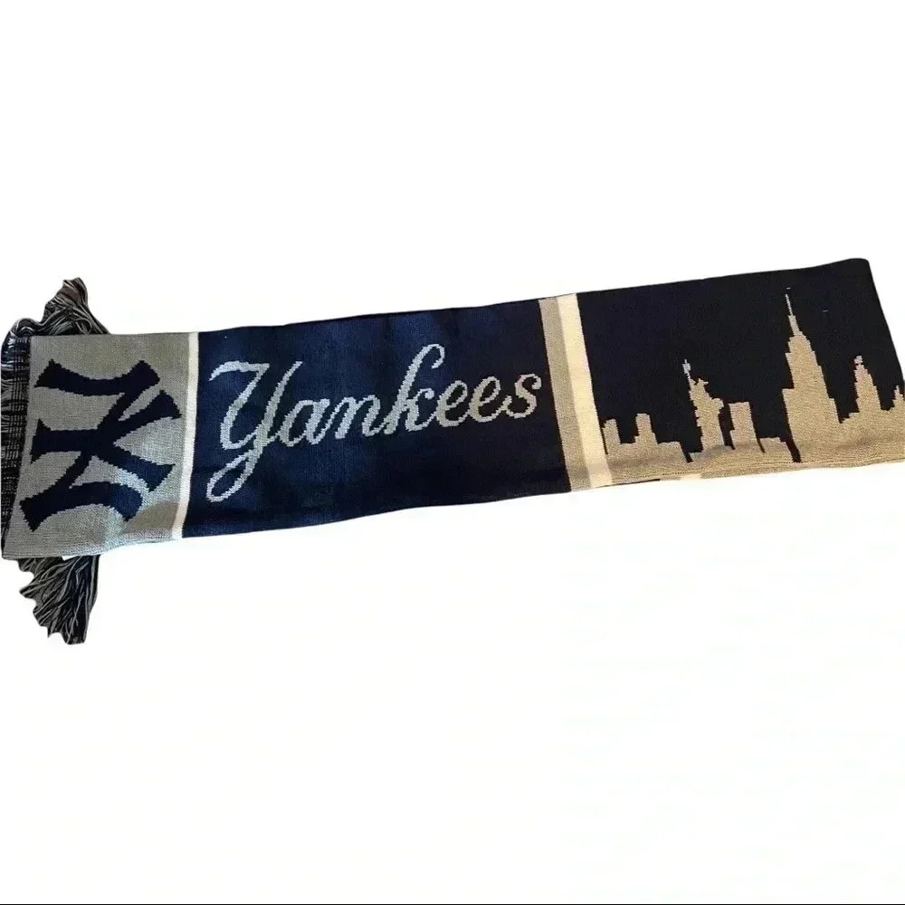 New York Yankees MLB Genuine Merchandise Forever Collectibles Scarf